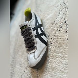 Le Tiger men’s shoes white/black/gray/neon yellow size 7.5 men/ 9.5 in women’s.